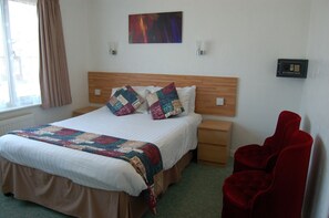 Caja de seguridad en la habitación y cortinas blackout 