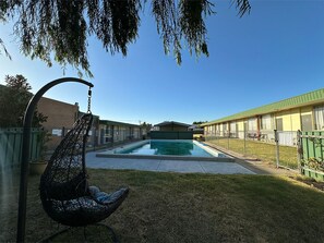 حمّام سباحة خارجي موسمي