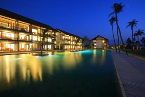 Outdoor pool, sun loungers