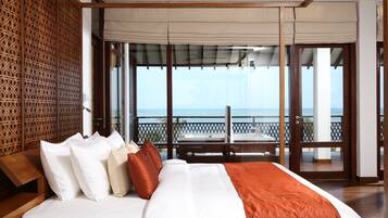 Suite, Jetted Tub, Ocean View | 1 bedroom, premium bedding, minibar, in-room safe