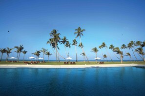Outdoor pool, sun loungers - Anantaya Resort and Spa Chilaw (Bangadeniya)