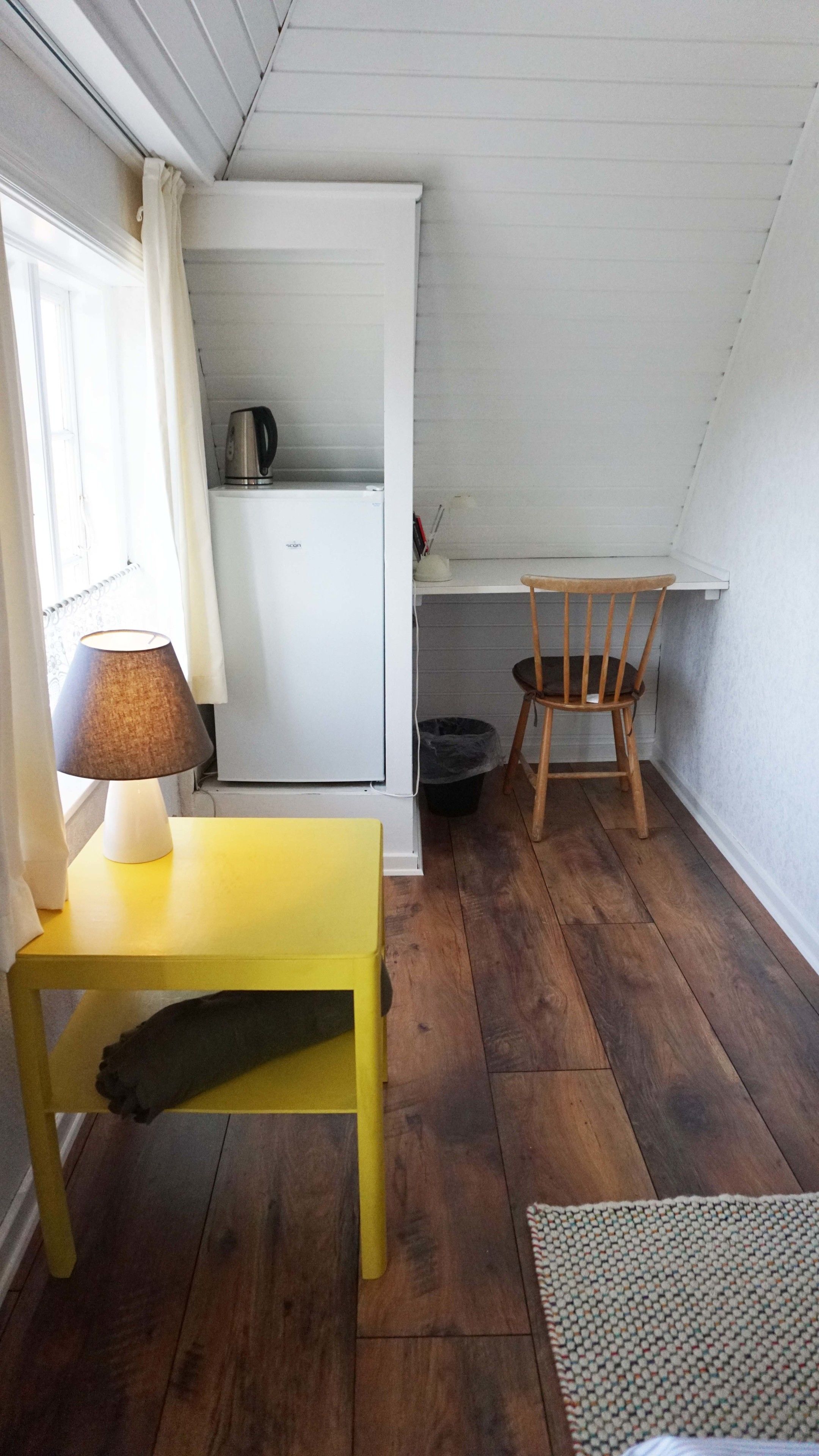 double room, private bathroom | living area