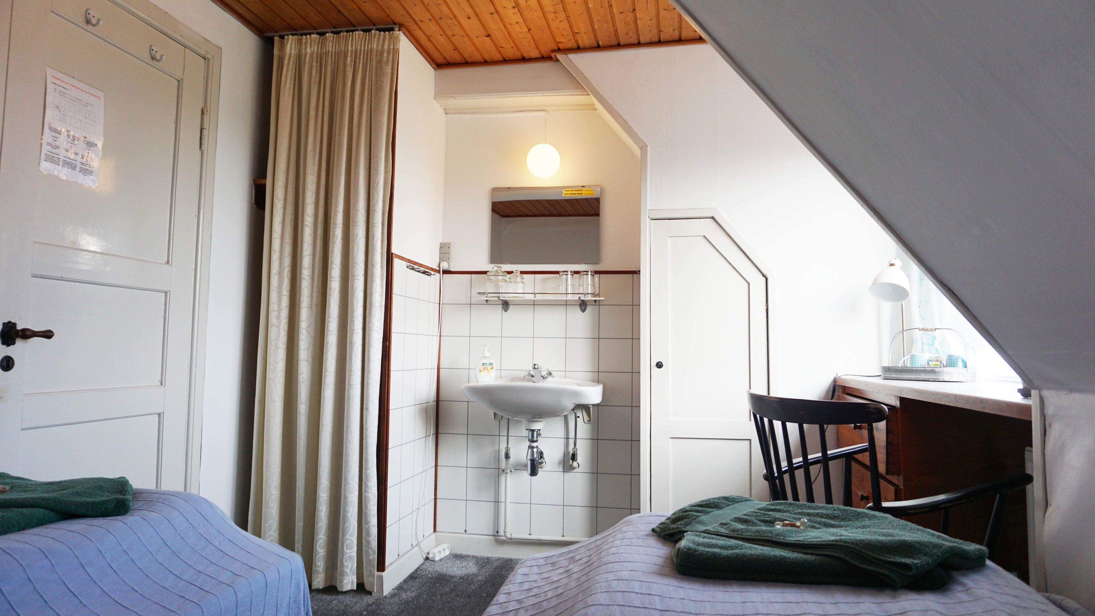 double room - shared bathroom (extra bed not possible) | individually decorated, individually furnished, blackout curtains