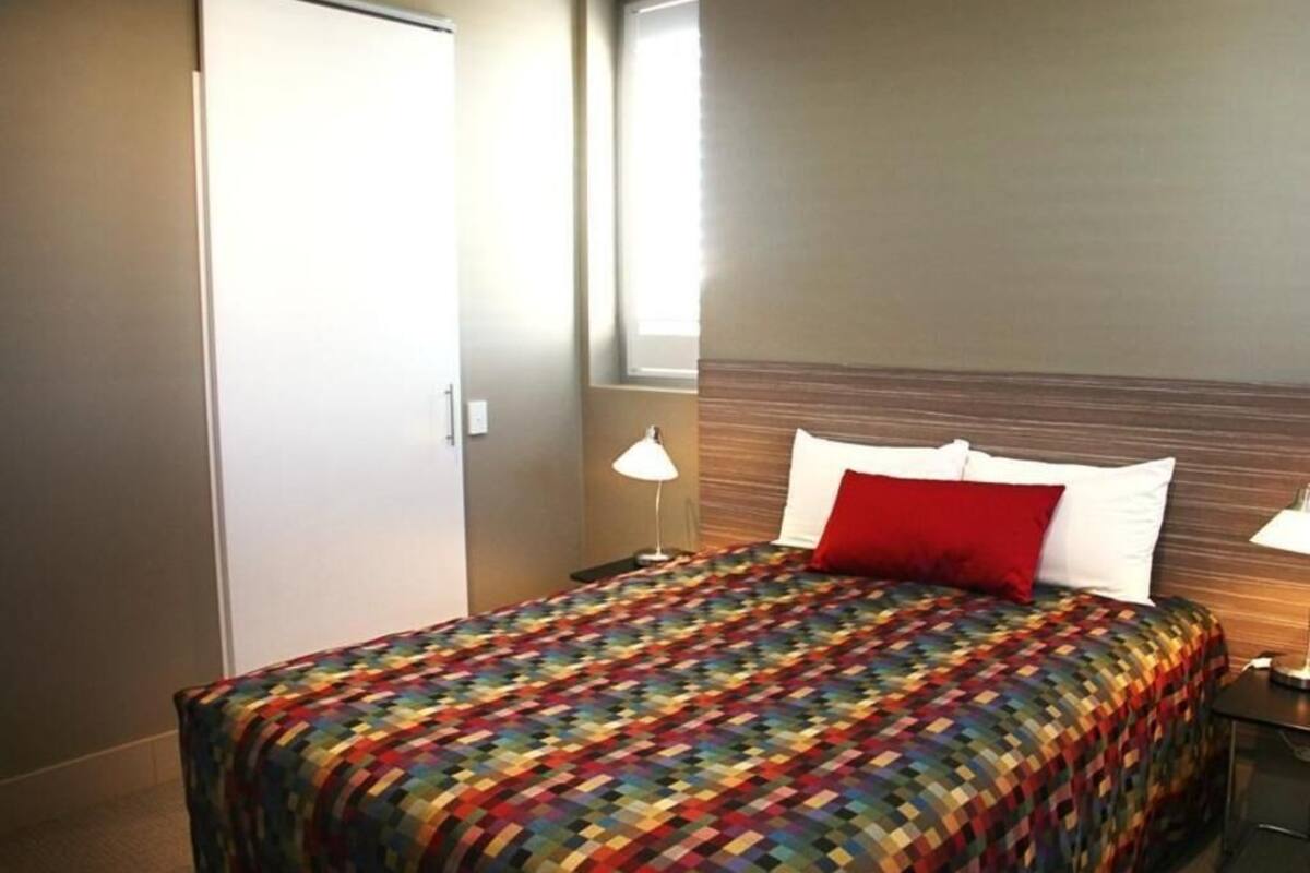 2 bedrooms, Egyptian cotton sheets, minibar, desk