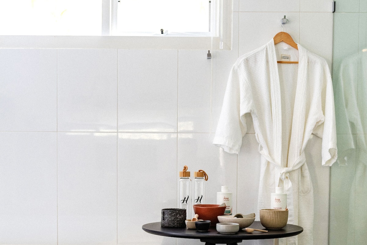 Badewanne und Dusche (separat), Haartrockner, Bademäntel, Hausschuhe