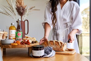 In-room dining - Hepburn Spa Retreat (Hepburn Springs)