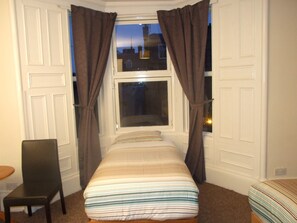 Quadruple Room, Ensuite | Blackout curtains, iron/ironing board, free WiFi, bed sheets - Glasgow House (Glasgow)