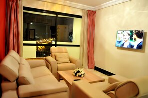 42-inch LED TV with satellite channels, TV - Appart Hotel Le Rio (Tangier)