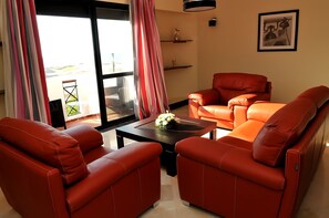 Apartment, 3 Bedrooms, Sea View | Living room