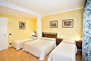 Quadruple Room | Premium bedding, desk, soundproofing, free WiFi - Bed & Breakfast Armonia (Syracuse)