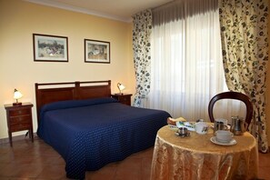 Double Room | Premium bedding, desk, soundproofing, free WiFi - Bed & Breakfast Armonia (Syracuse)