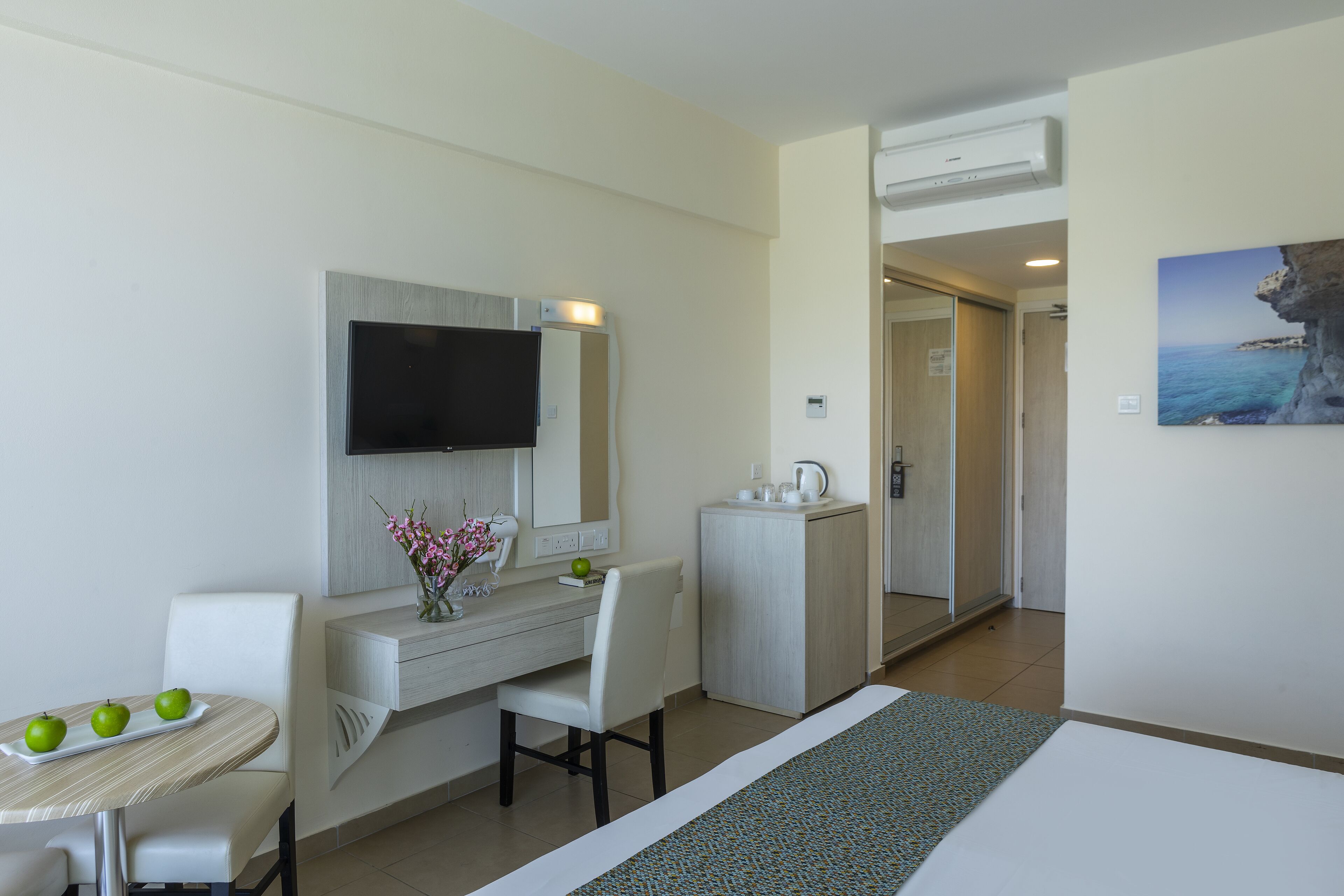 in-room safe, free wifi