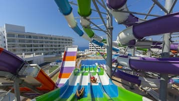 Área de juegos infantiles al aire libre