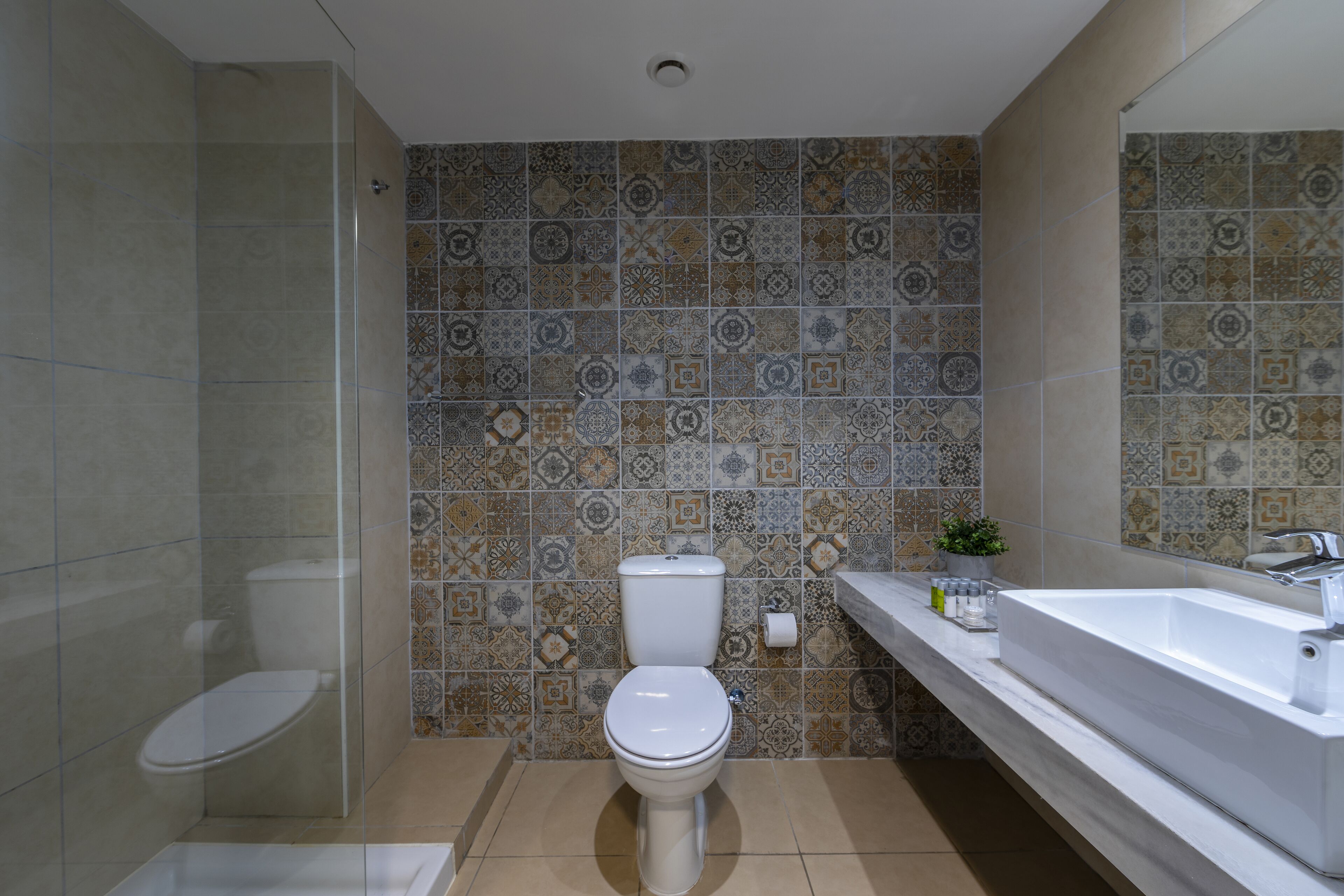 standard room, sea view | bathroom | free toiletries, hair dryer, slippers, towels