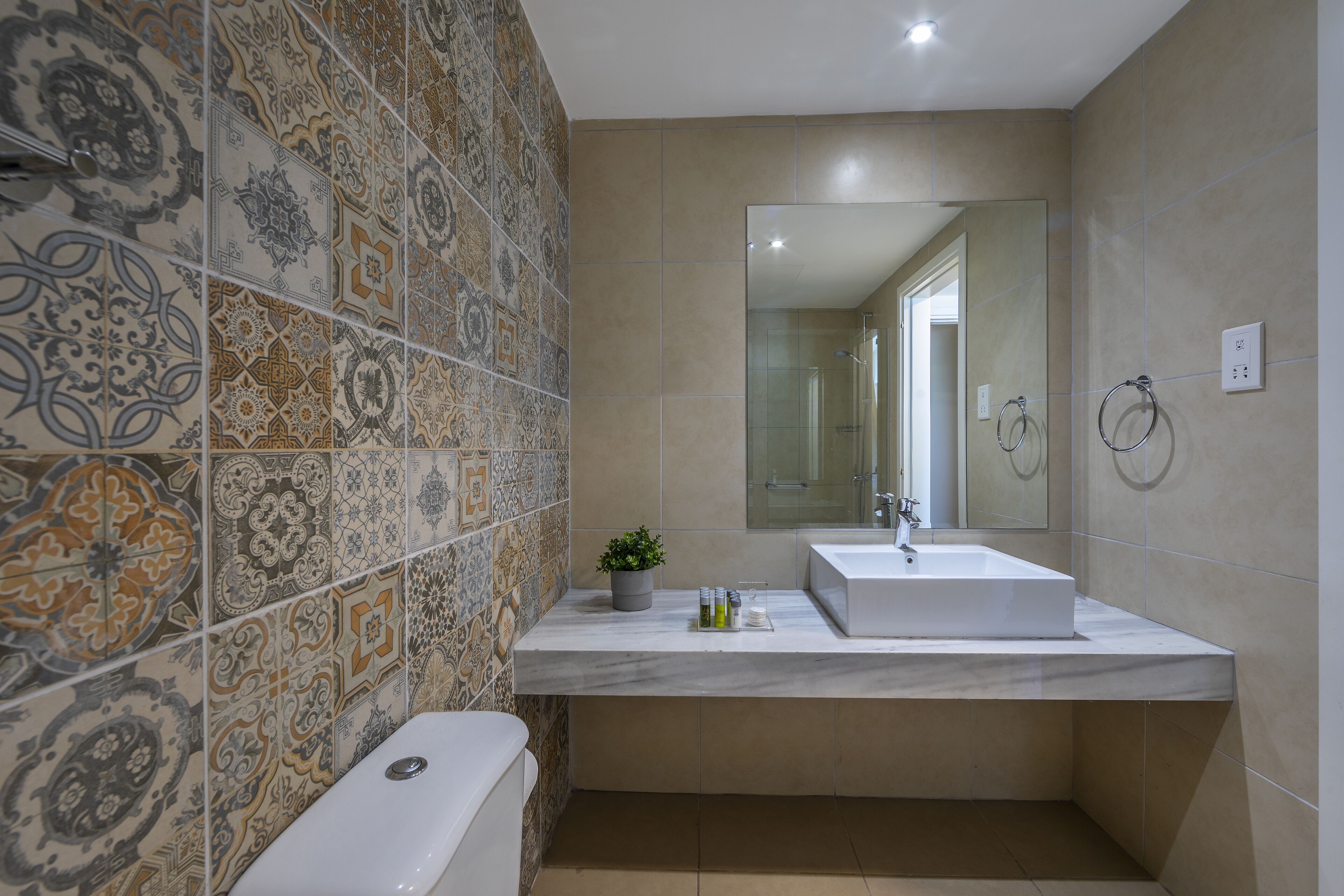 standard room, sea view | bathroom | free toiletries, hair dryer, slippers, towels