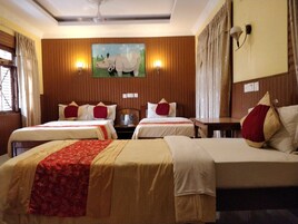 Premium bedding, in-room safe, individually decorated