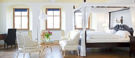 1 habitación, ropa de cama hipoalergénica, cubrecamas y minibar