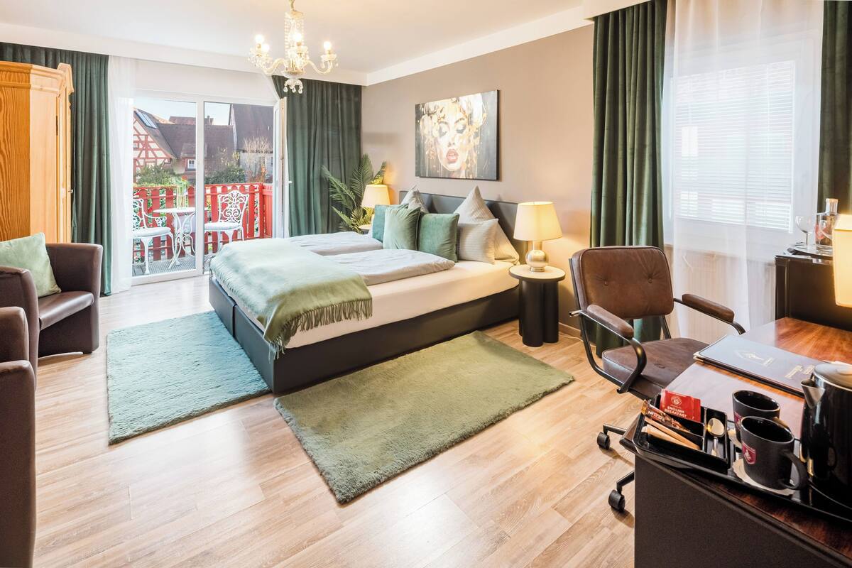 Comfort kamer, 1 twee- of 2 eenpersoonsbedden | Hypoallergeen beddengoed, donsdekens, een minibar, een kluis op de kamer