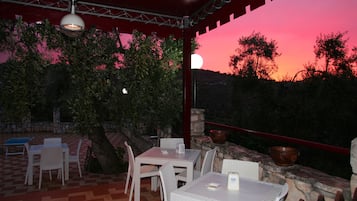 Bar junto a la piscina