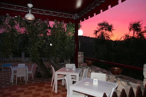 Bar en bord de piscine
