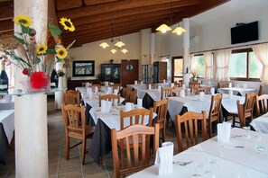 Colazione a buffet a pagamento, servita tutte le mattine 