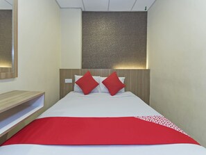 Quarto casal standard | Ferros/tábuas de passar roupa, Wi-Fi de cortesia, roupa de cama