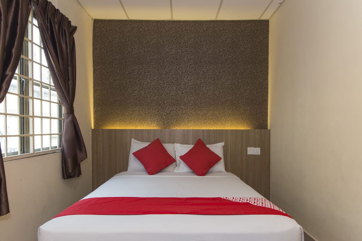 Habitación doble Deluxe | Tabla de planchar con plancha, wifi gratis y ropa de cama