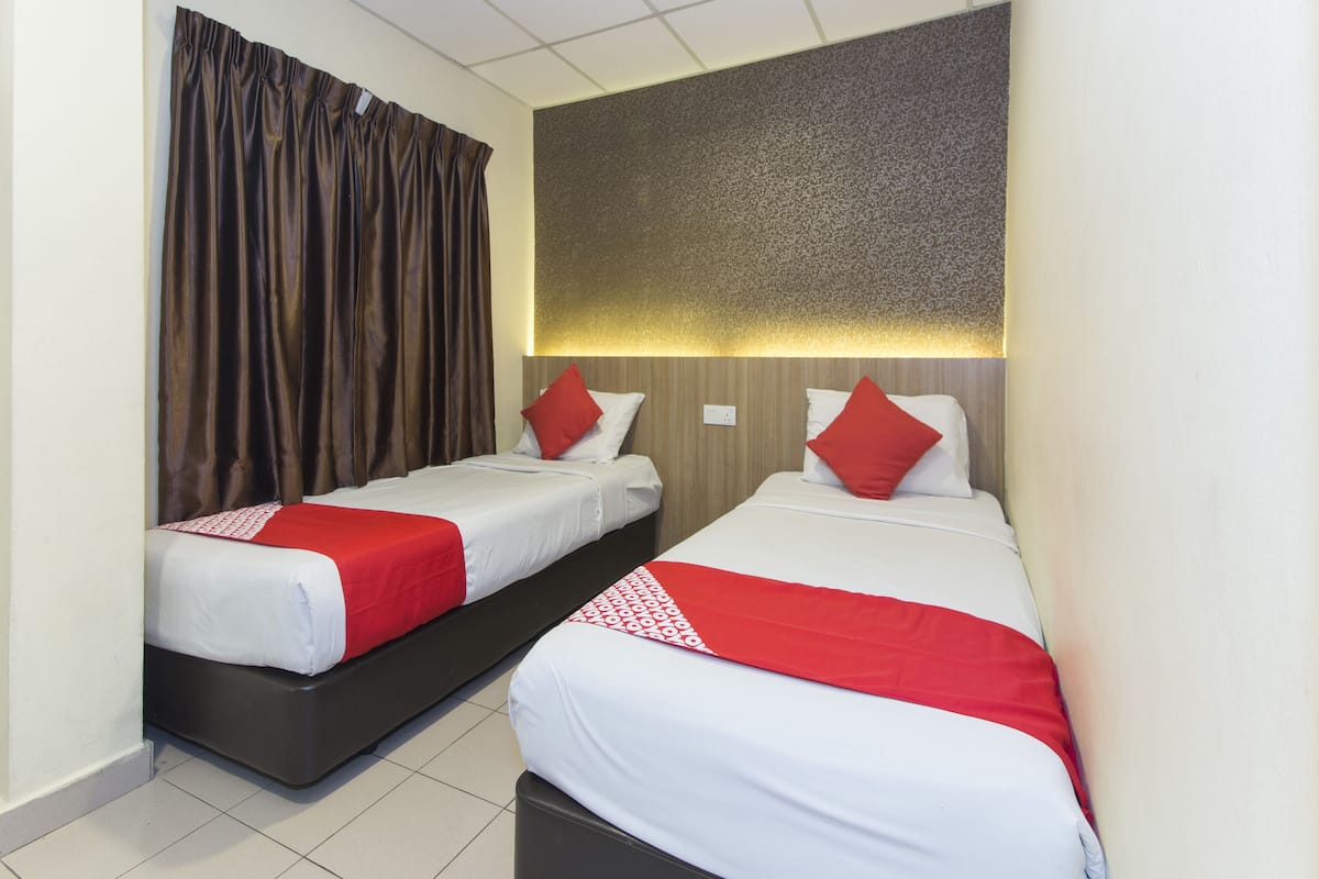 Deluxe Twin Room | Iron/ironing board, free WiFi, bed sheets