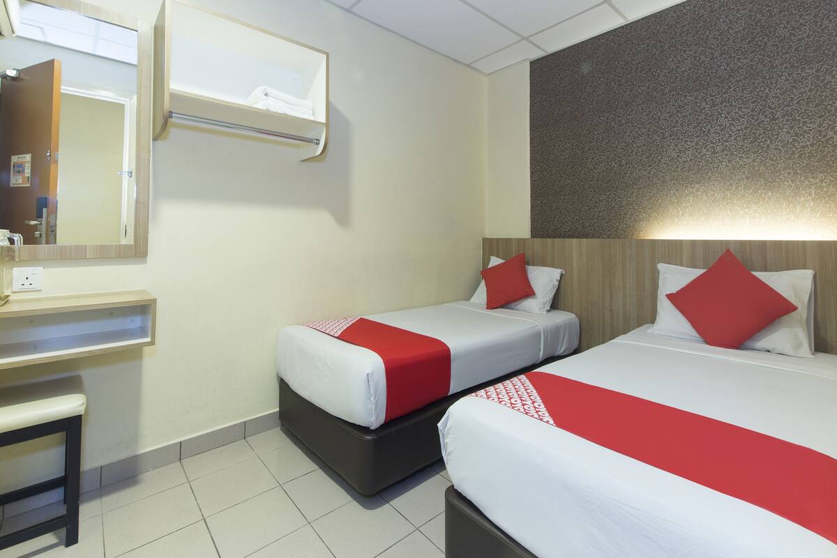 Standard Twin Room | Iron/ironing board, free WiFi, bed sheets
