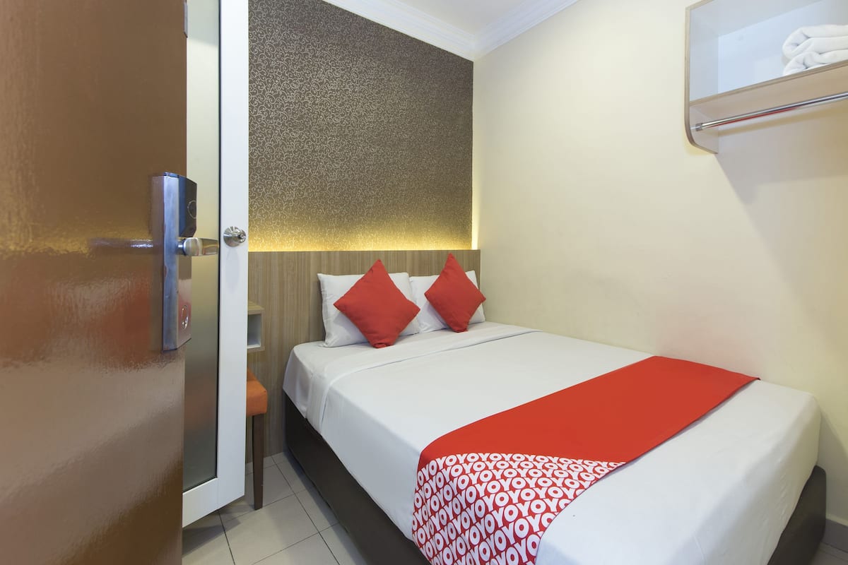 Family Room | Iron/ironing board, free WiFi, bed sheets