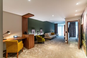 设计套房 | 迷你吧、客房内保险箱、特色装修、办公桌