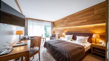 Minibar, in-room safe, individually decorated, desk