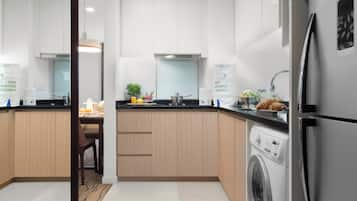 Executive Studio, 1 King Bed, City View | Private kitchen | Fridge, microwave, coffee/tea maker, electric kettle