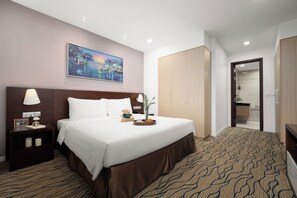 Executive Room, 1 Bedroom, City View | 1 bedroom, Egyptian cotton sheets, premium bedding, minibar