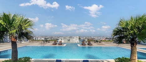 Outdoor pool, pool umbrellas, sun loungers