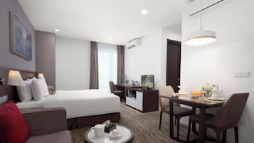 Executive Studio, 1 King Bed, City View | 1 bedroom, Egyptian cotton sheets, premium bedding, minibar