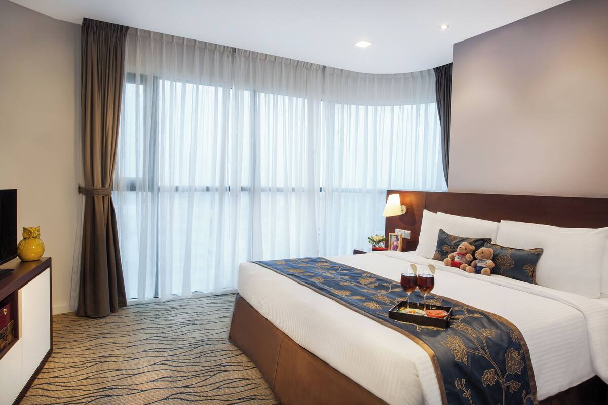 1 bedroom, Egyptian cotton sheets, premium bedding, minibar