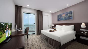 Executive Room, 1 Bedroom, City View | 1 bedroom, Egyptian cotton sheets, premium bedding, minibar