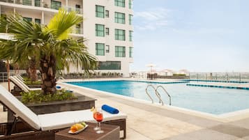 Executive Room, 1 Bedroom, City View | BBQ/picnic area
