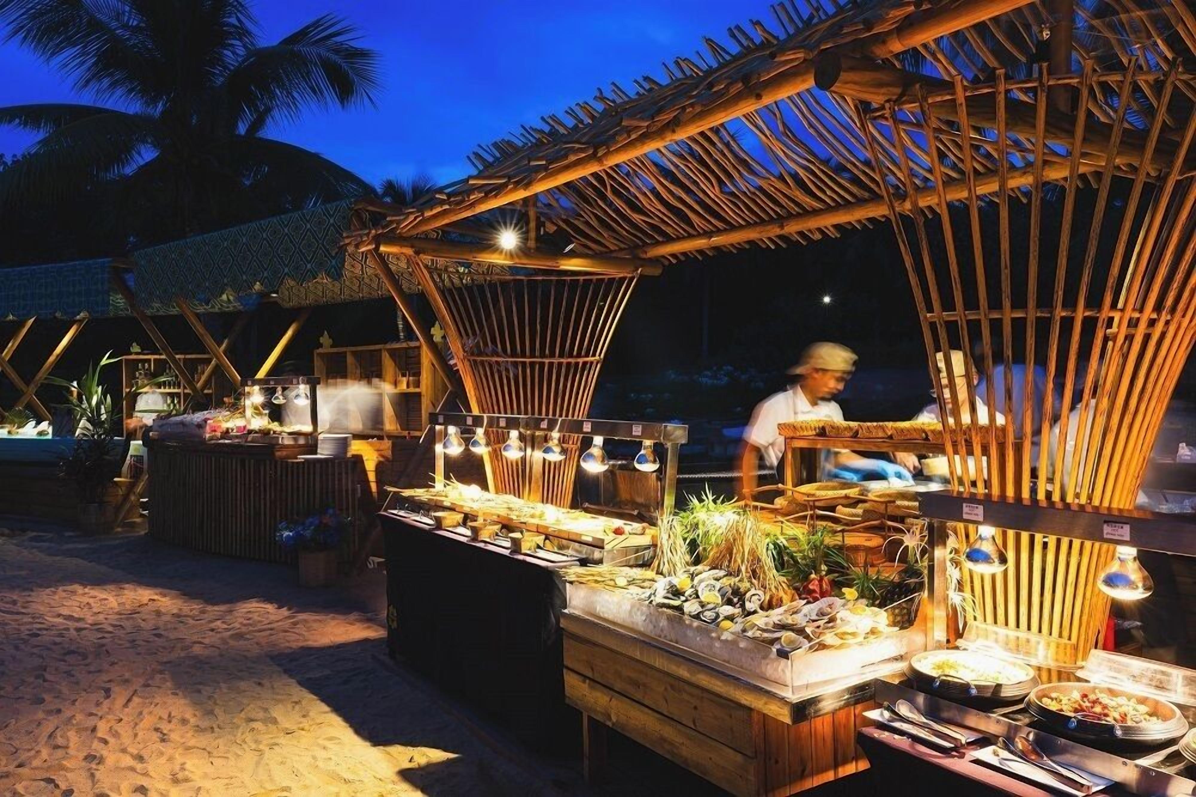 供應早餐、午餐、晚餐；多國菜