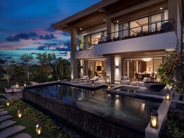 迷你吧、客房内保险箱、办公桌、遮光窗帘