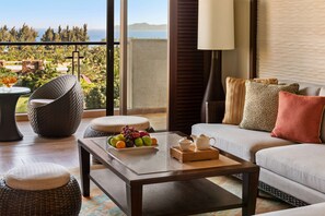 Minibar, caja fuerte, escritorio y cortinas opacas