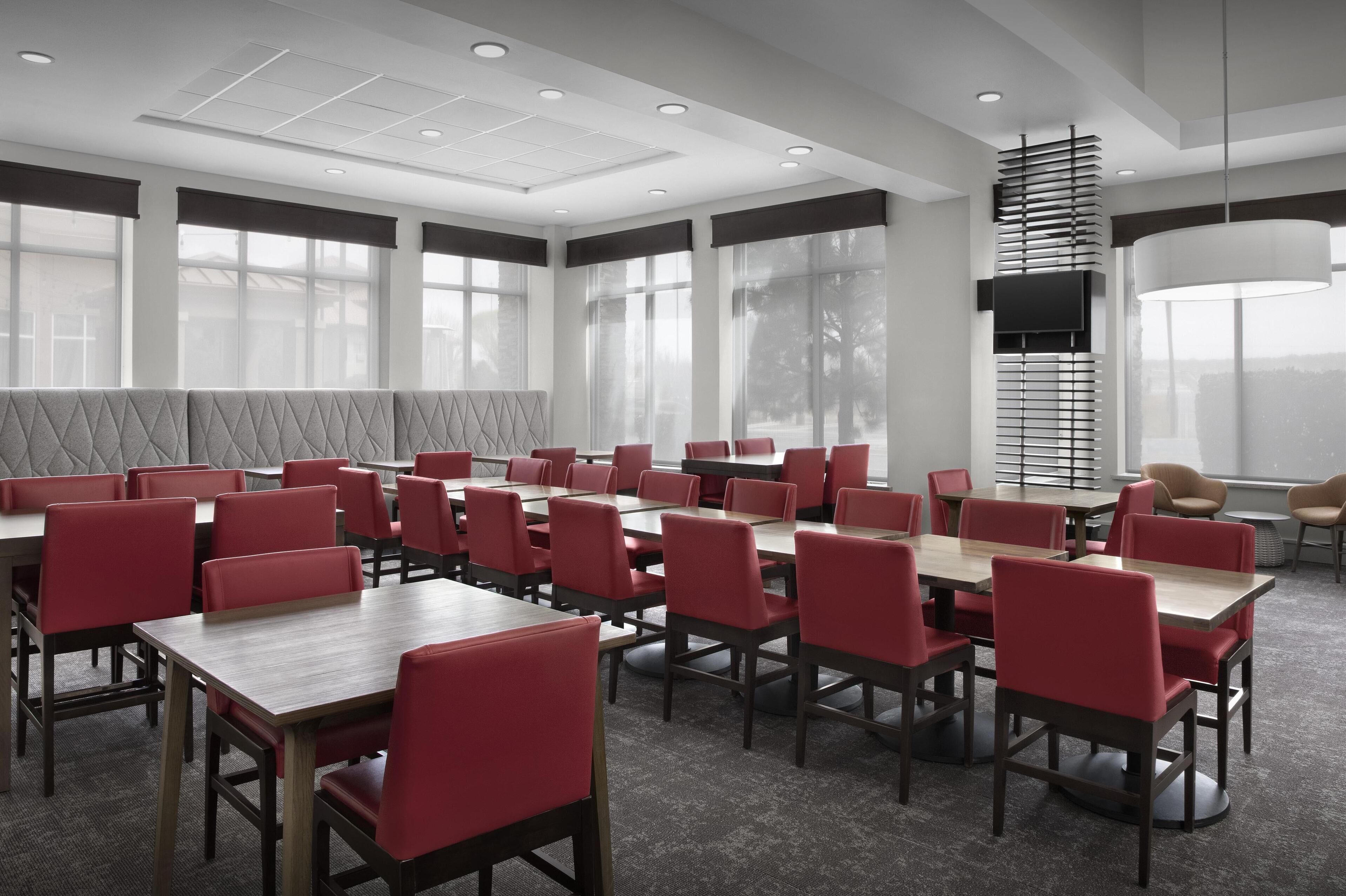 breakfast and dinner served, american cuisine