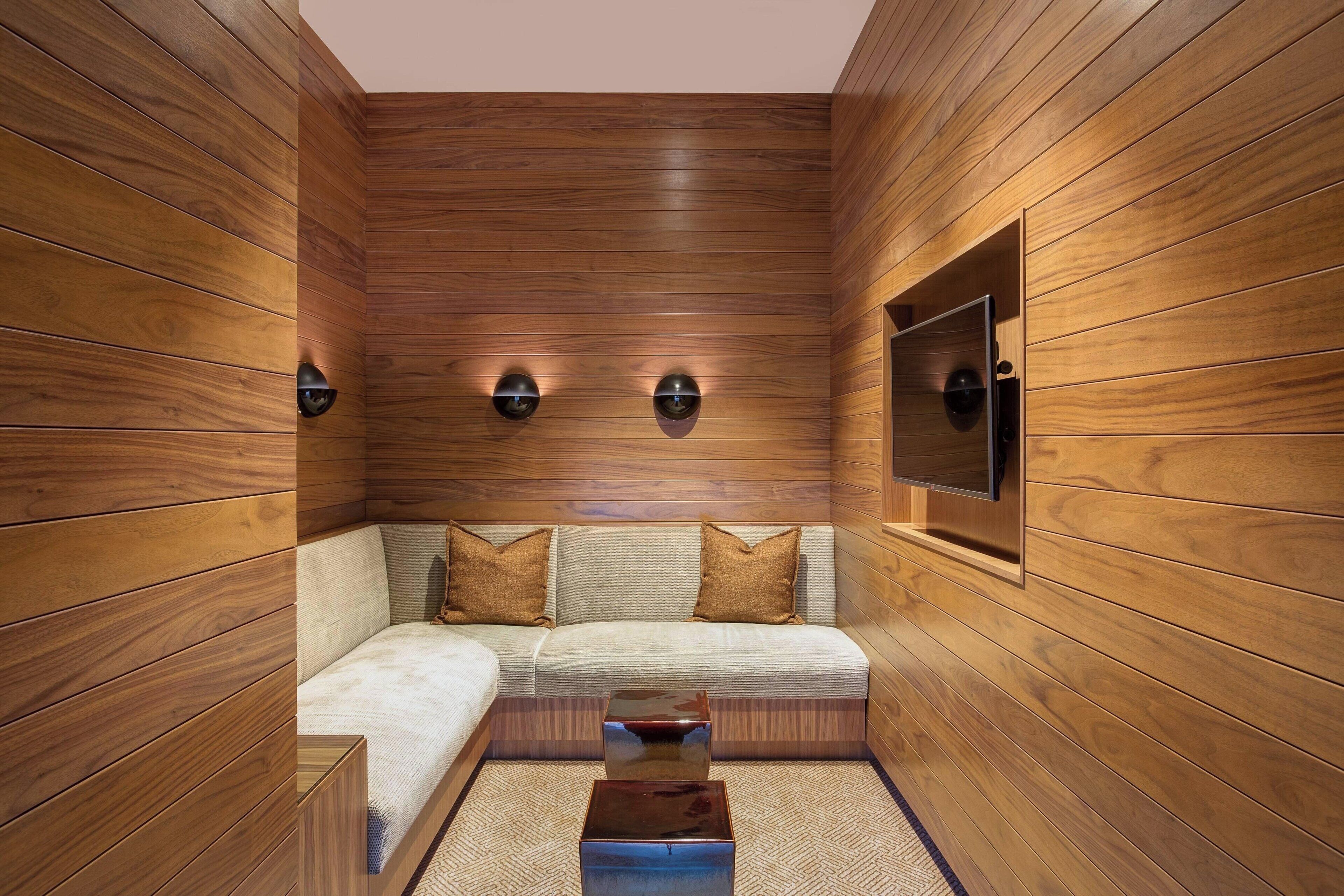 6 bars/lounges, rooftop bar