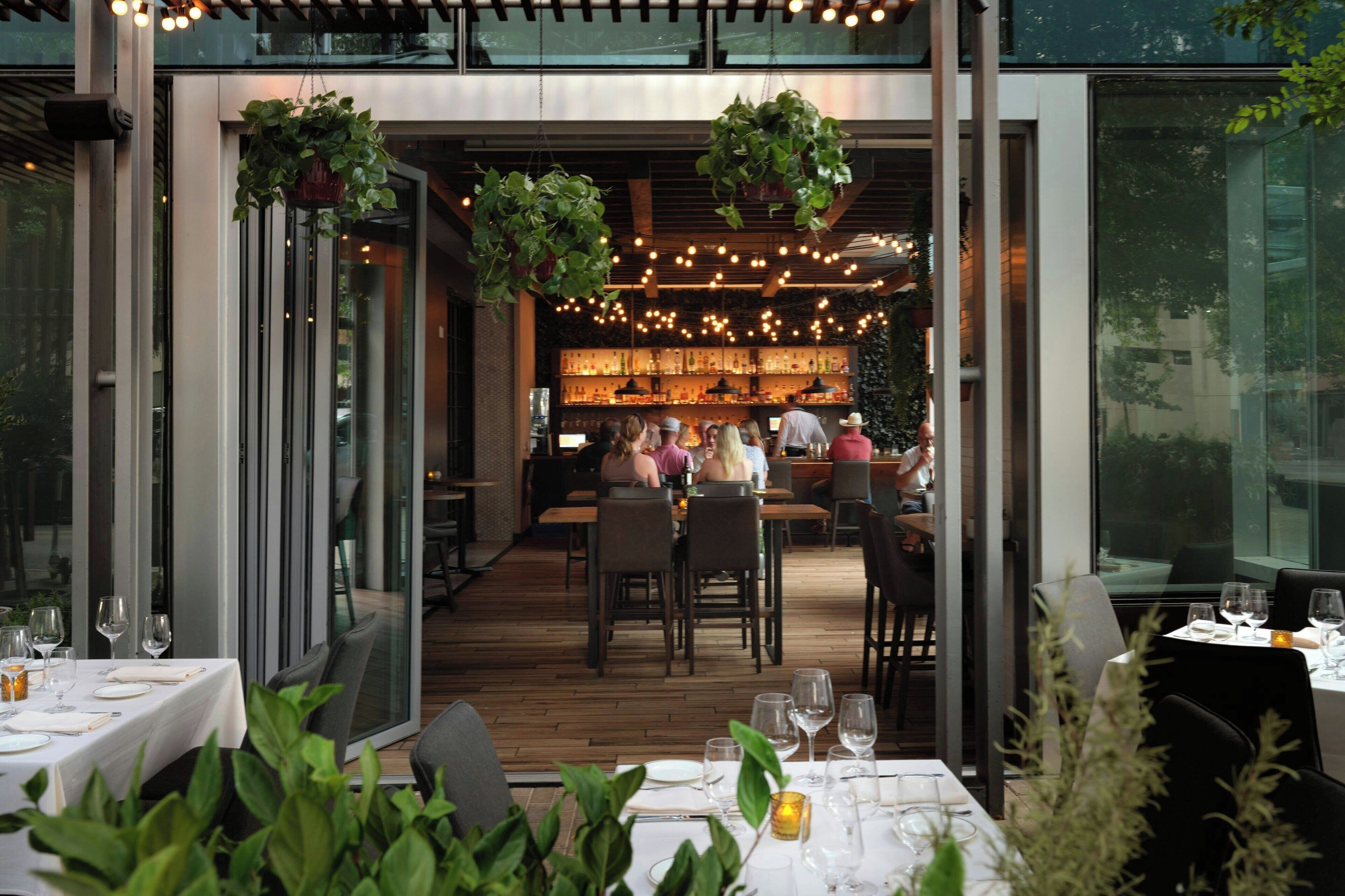 4 restaurants, serveren ontbijt, lunch, diner, Italiaanse gerechten