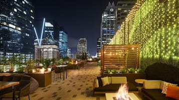 4 restaurants, breakfast, lunch, dinner served; Italian cuisine