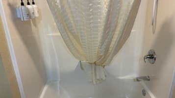 Combined shower/tub, hair dryer, towels