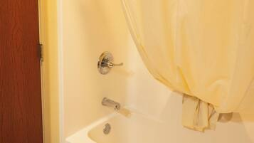 Combined shower/bathtub, hair dryer, towels
