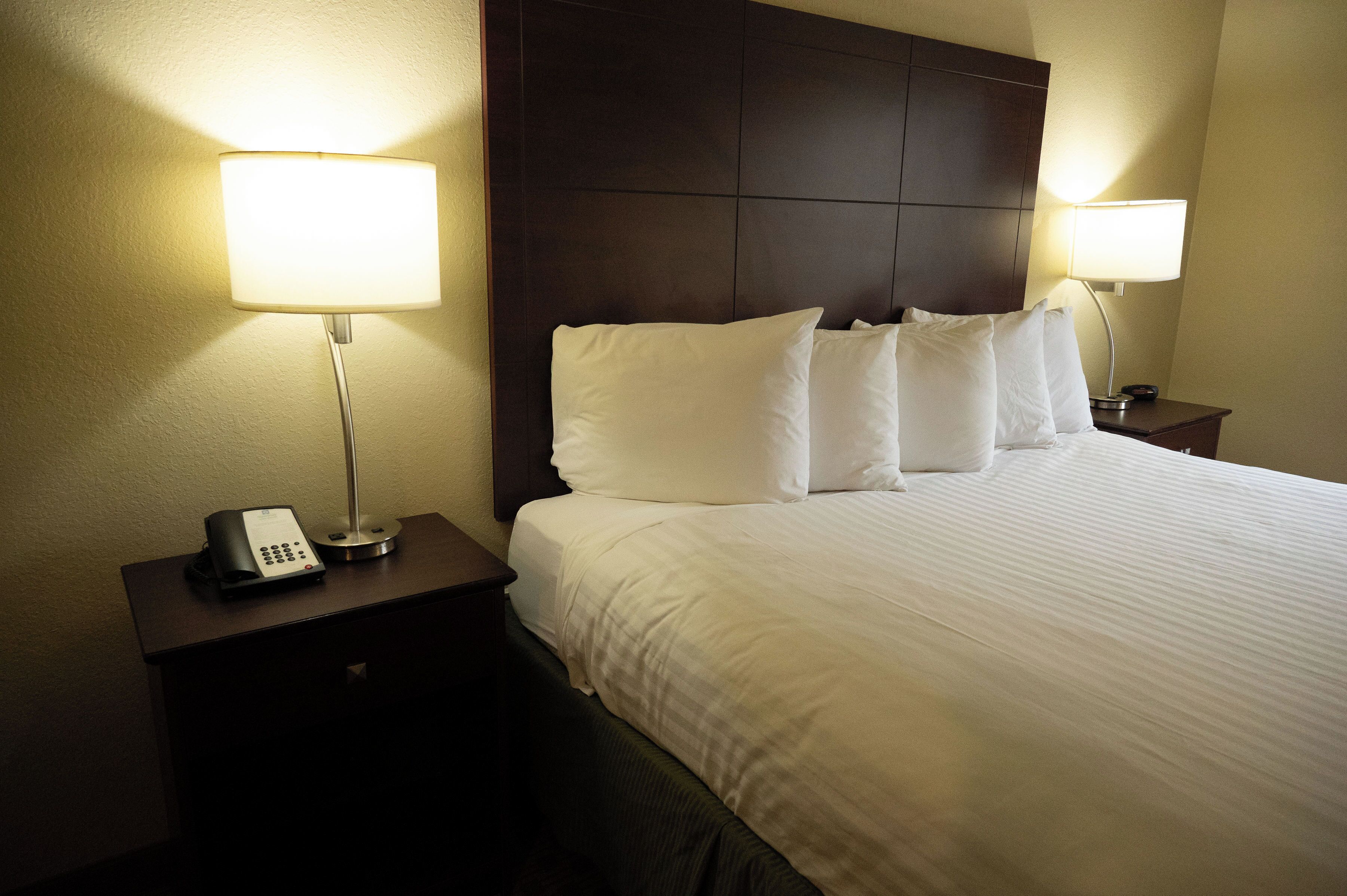 Premium bedding, in-room safe, desk, laptop workspace