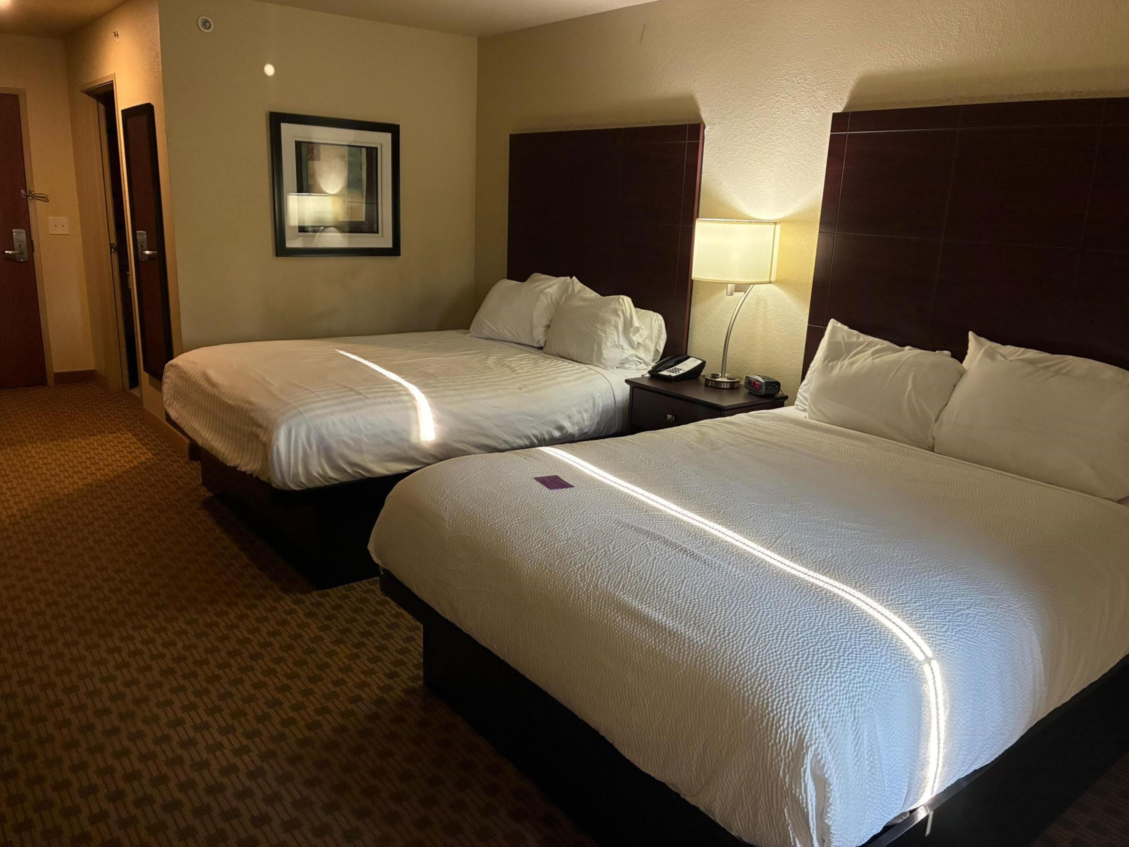 Premium bedding, in-room safe, desk, laptop workspace